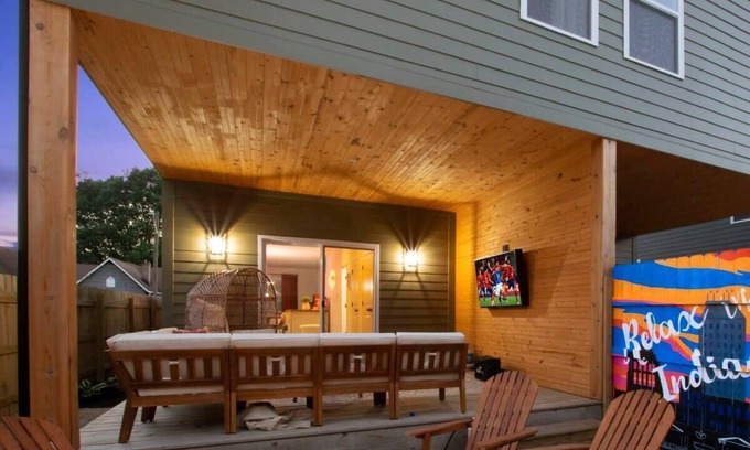 Indianapolis House | 2 Homes in 1! 2 SPAs, Sleeps 16, Near Downtown!
