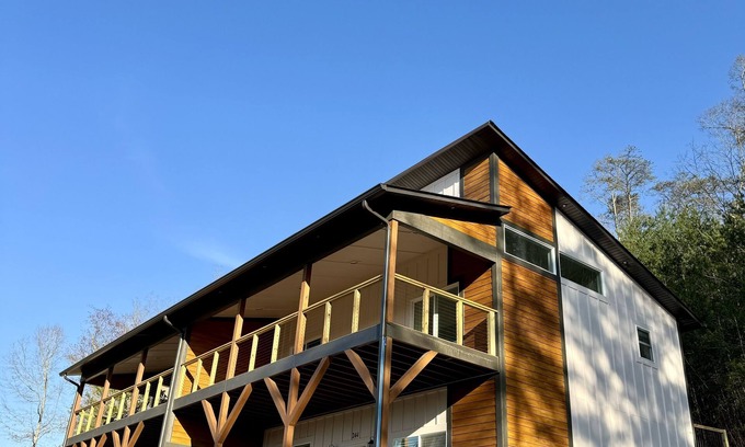 Leicester House | 2 King Sized Master BR Suit - 13 Min to Downtown - West Asheville