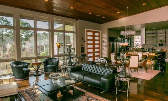 Marshall House | 2 Kings | Chapel | Jet Tub | Elevator | DT 12 mins