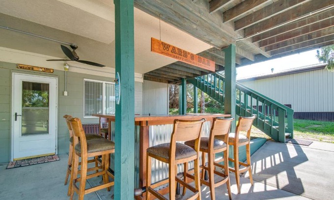 Lemoyne House | 2-Level Home with Deck half Mi to Lake McConaughy!