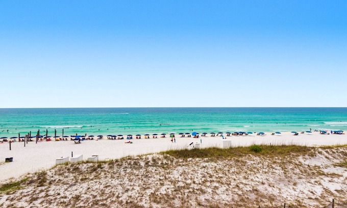 Villages of Crystal Beach House | ⭐2 Master Suites-Walk 2 Crystal Beach-Lagoon Pool-Hot Tub-4BR Tahitian Paradise