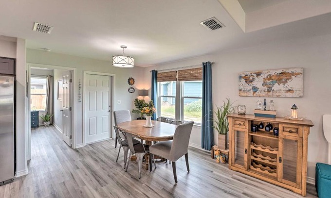San Patricio County House | 2 Mi to Boating RR Sea House in Aransas Pass!