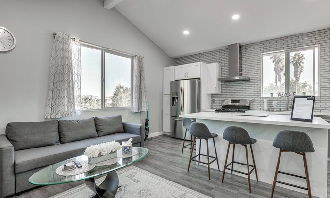 Escondido Apartment | 2 Mi to Downtown Escondido: Apt w/Balconies