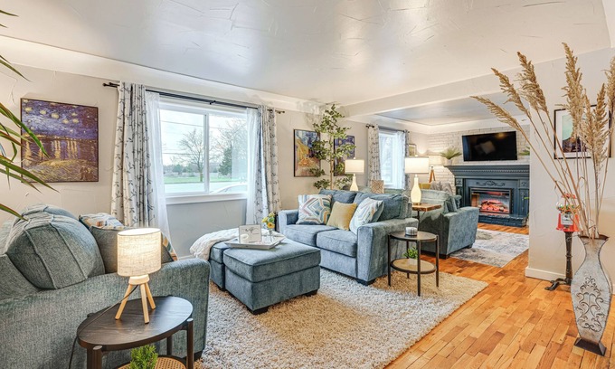Mount Morris Township House | 2 Mi to Downtown Flushing: Spacious Retreat!
