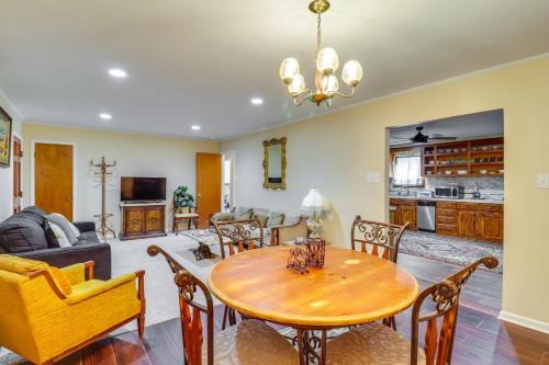 Natchez House | 2 Mi to Dtwn Natchez Cozy Home with Yard and Patio!