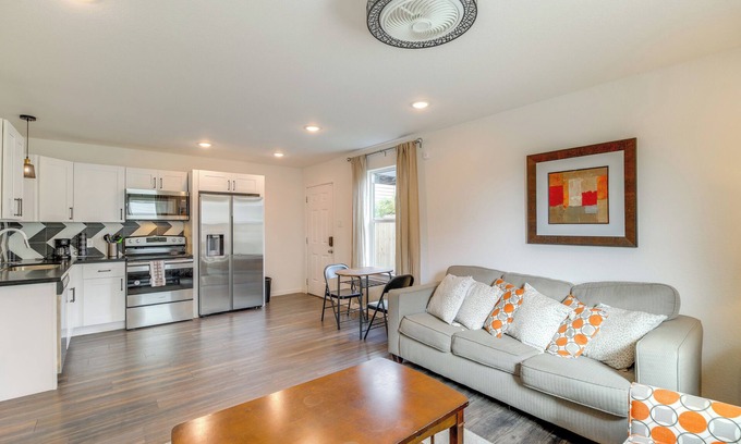 Greater East End Apartment | 2 Mi to Dtwn & Shell Energy Stadium: Urban Escape