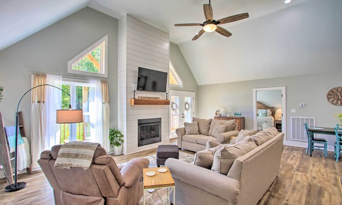 Pickwick Dam Cabin | 2 Mi to Golf Course + Fire Pit: Cozy Counce Cabin!