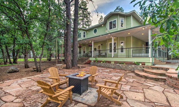 Pinetop House | 2 Mi to Lake Marvelous Pinetop Home with Fireplaces