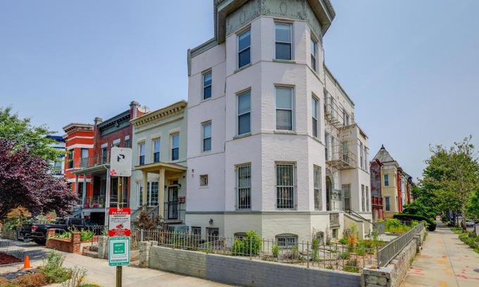 Bloomingdale House | 2 Mi to National Mall WFH-Friendly DC Townhome