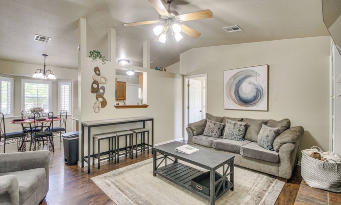 Norman Cottage | 2 Mi to OU: Family-friendly Retreat w/Patio!