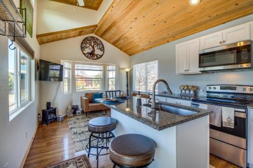 Pinetop-Lakeside House | 2 Mi to Rainbow Lake Lovely Lakeside Tiny Home