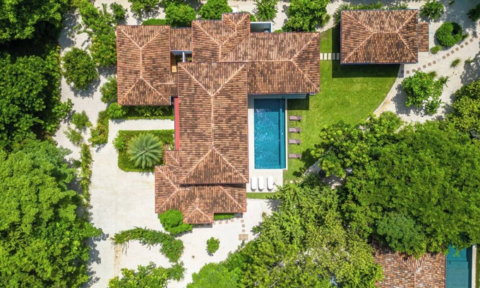 Tamarindo House | 2 min walk Private path to the beach .ACCESS Beach club . Daily maid .