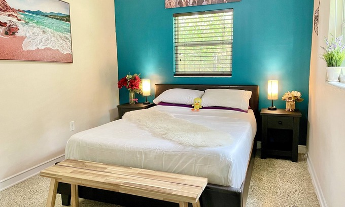 Orlando House | 2 Minutes to Universal Studios Theme Parks - Central, Relaxing and Chic 1BR