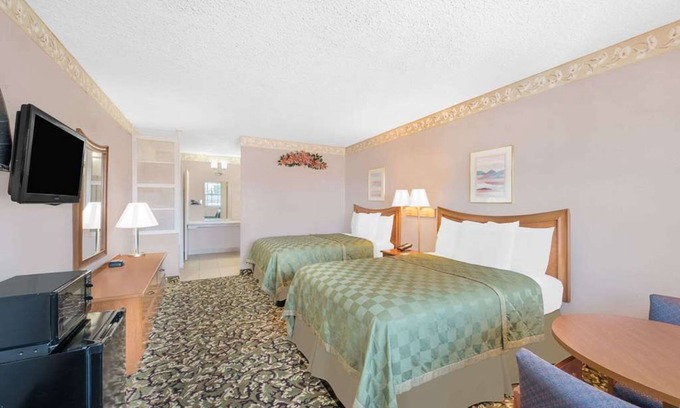 Pecos Hotel | 2 Pet-friendly Lodging Close to West of the Pecos Museum! W/Seasonal Pool!