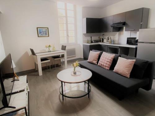 Foix Apartment | 2 pièces élégant calme central parking sur place