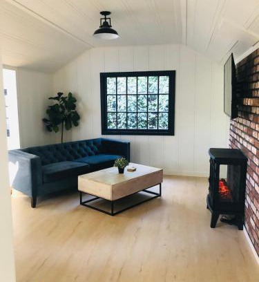 Glen Ellen House | 2 Queen Beds, Dog Friendly, Fenced in Yard