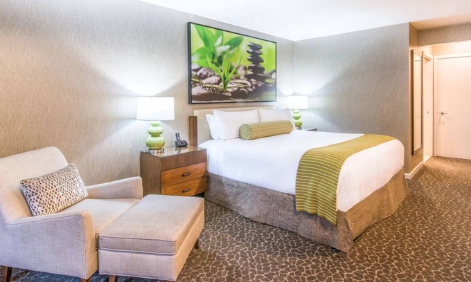 Barron Park Hotel | 2 Relaxing Unit with Heated Pool, Free Parking & Breakfast in Palo Alto