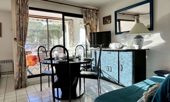 Plage d'Argeles Apartment | 2-Room Apartment w/Cabin, Sea-Near, Port View, Elev, Parking, TV, Pet-Friendly, Sleeps 4