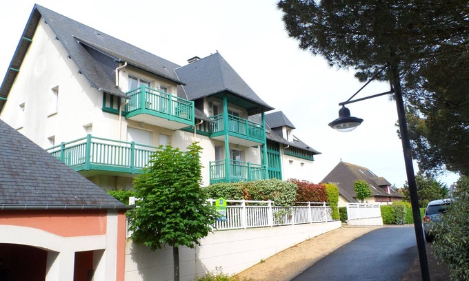 Port Guillaume Apartment | 2-room apartment with pool and parking in Dives-sur-Mer
