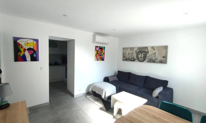 Bedarieux Apartment | 2 room, groundfloor apartment with air conditioning, terrace and private parking