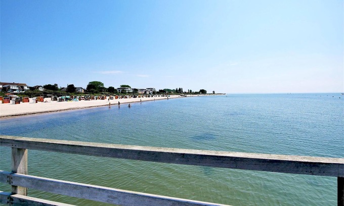 Pelzerhaken Apartment | 2-room vacation apartment for 4 guests & dog with balcony and side sea view