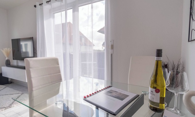 Großwiederitzsch Apartment | 2 rooms with balcony, underground parking, workplace, free coffee, 4k TV, fast wifi