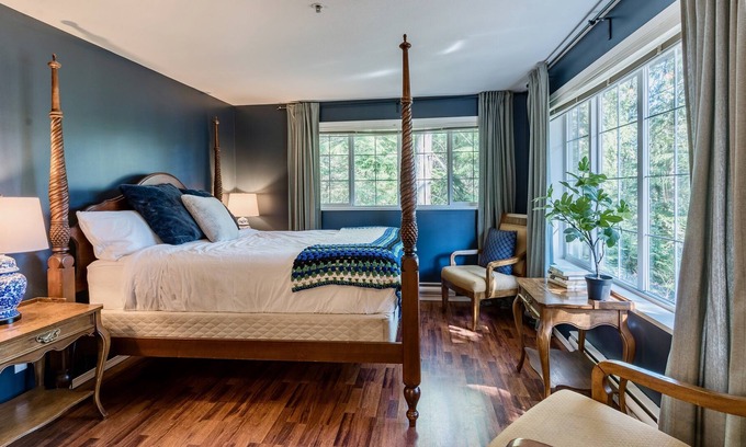 Port Moody Cabin | 2 Seaside Cabins w. Sauna, Hot Tubs, Patios, Jet Skis, and More