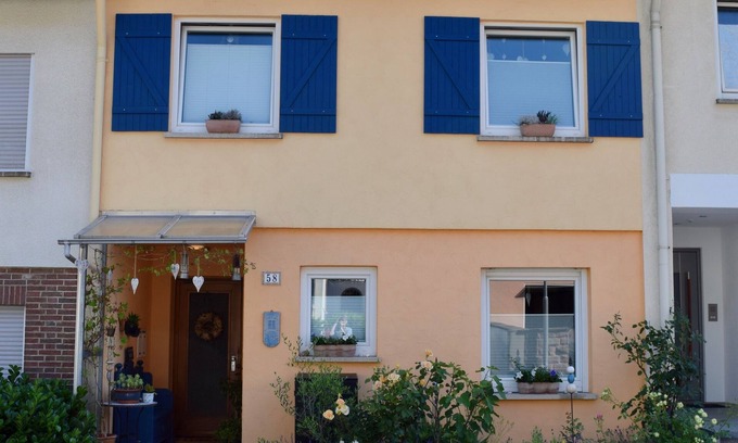 Neustadt an der Weinstrasse Apartment | 2-storey apartment with a fantastic view for couples, small groups and musicians