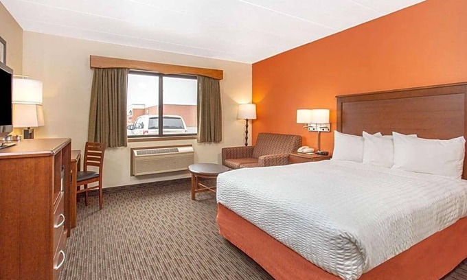 Laurium Hotel | 2-Star Hotel ∙ AmericInn by Wyndham Calumet