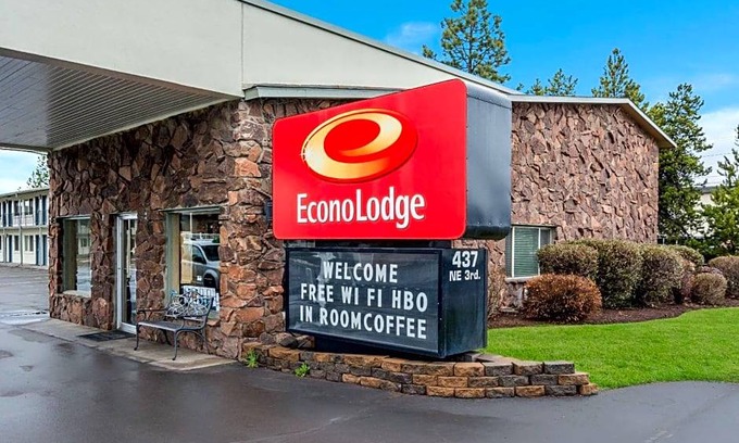Larkspur Hotel | 2-Star Hotel ∙ Bend Inn & Suites