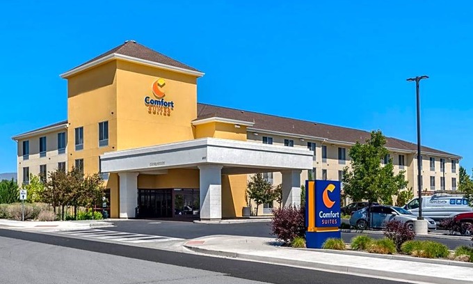 Fernley Hotel | 2-Star Hotel ∙ Comfort Suites Fernley