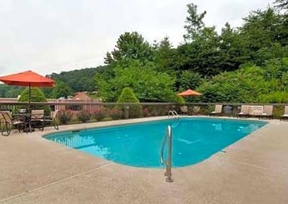 Cherokee Hotel | 2-Star Hotel ∙ Hampton Inn By Hilton Cherokee