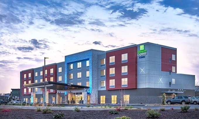 Keizer Hotel | 2-Star Hotel ∙ Holiday Inn Express & Suites Salem North - Keizer, an IHG Hotel