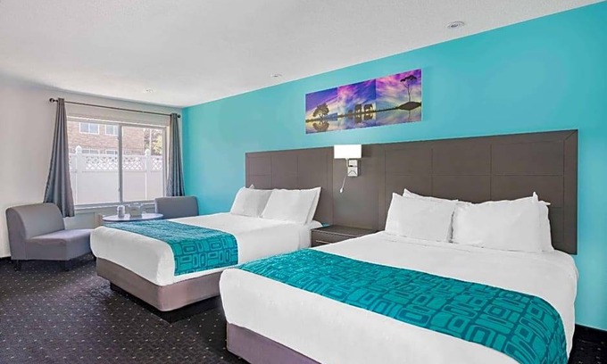 Gananoque Hotel | 2-Star Hotel ∙ Howard Johnson by Wyndham Gananoque