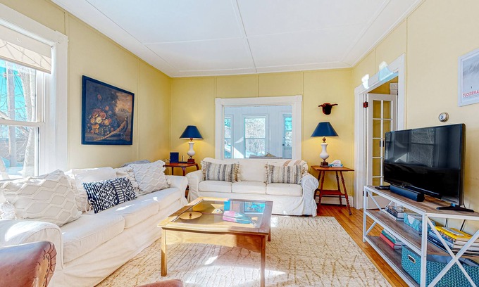 Cranmore Birches House | 2-story dog-friendly home in downtown with grill, mtn views, streaming, & porch