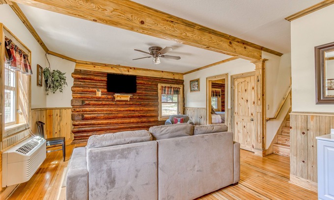 White Salmon Cabin | 2-story dog-friendly cabin near White Salmon River with mtn views, courtyard, AC