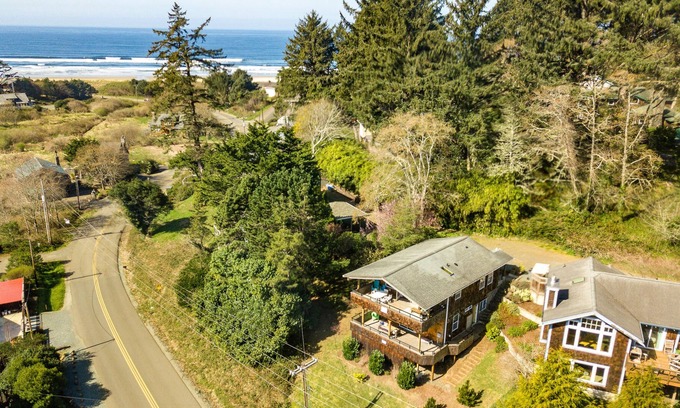 Neahkahnie Beach House | 2-story dog-friendly home with gas grill, gas fireplace, beach access & 2 decks