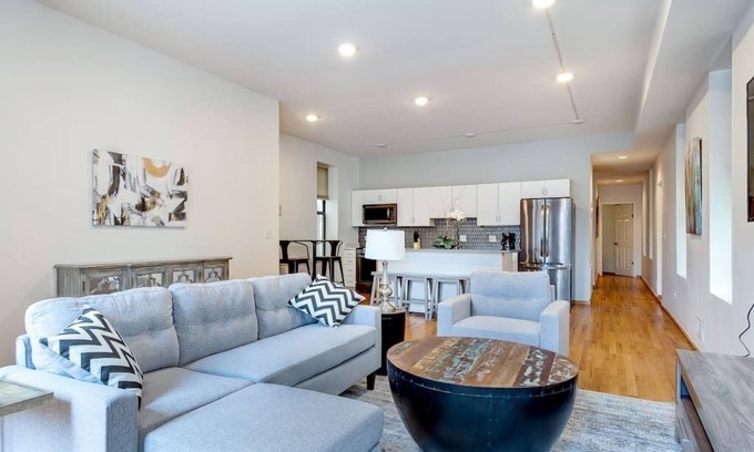 Pulaski Park Apartment | 2 Suites, 2 Floors in Downtown Chicago