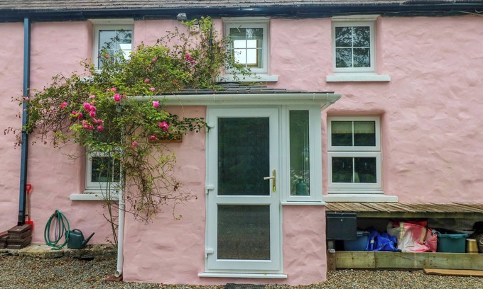 Letterston Cottage | 2 SUMMERHILL, pet friendly, character holiday cottage in Letterston