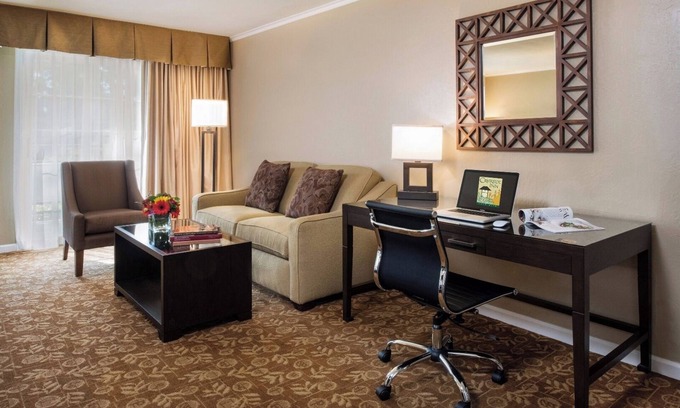 Barron Park Hotel | 2 Tranquil Unit with Heated Pool, Balcony & Free Breakfast in Palo Alto