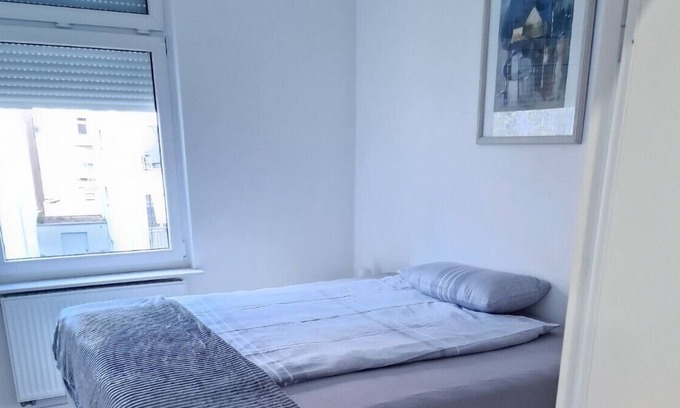 Heslach Apartment | 2 Zimmer Wohnung 50qm Voll-moebliert in der Marienplatz Nähe