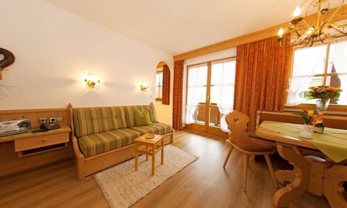 Groissenbach Apartment | (2) Zwei-Raum-Ferienwohnung 42qm, 2-4 Personen, Dusche/WC, Wohn-Schlafraum + Extra Schlafzimmer, Küche, großer Balkon