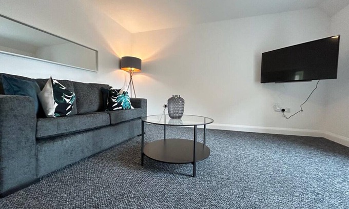 Kirkcaldy Apartment | 20 Linen Loft - 2 Bed Apt