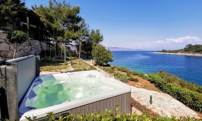 Cove Basina (Jelsa) Apartment | 20 m² Studio flat ∙ 2 guests