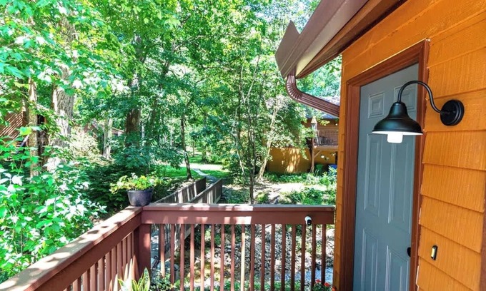 Fletcher House | 20 Min to Biltmore|Cozy Cottage|Sleeps 2