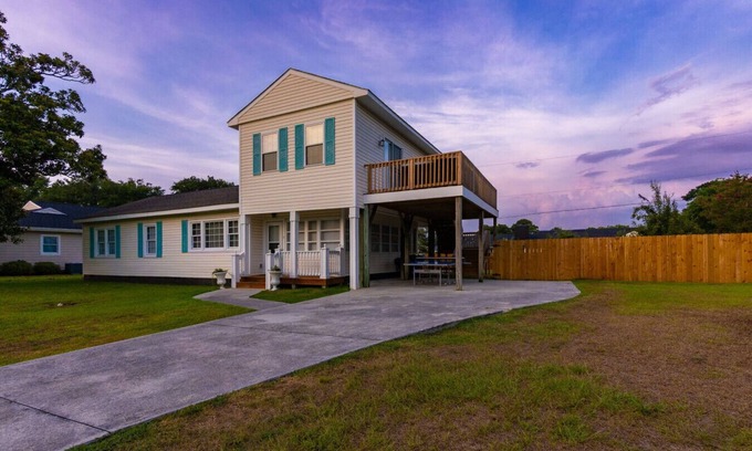 Morehead City Apartment | 20% Off~Fun for All! Play &Relax~Game Room~Dogs Ok
