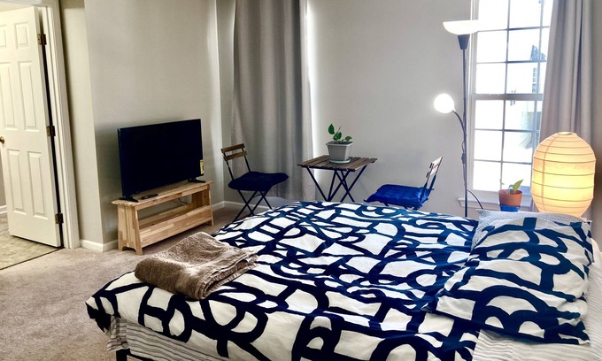 Brown Road Condo | 20’ to City center or CLT Airport