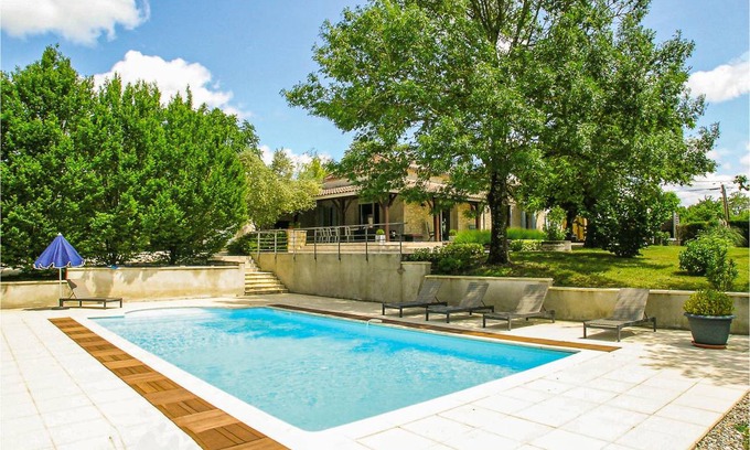 Saint-Aubin-de-Cadelech House | 200 m² House ∙ 4 bedrooms ∙ 8 guests
