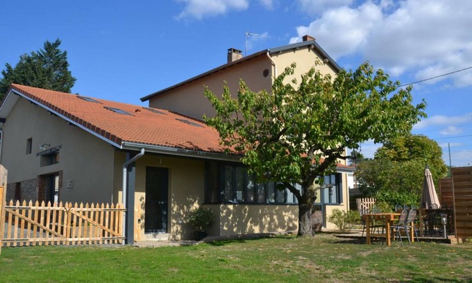 Chazelles-sur-Lyon Cottage | 200 m² Cabin ∙ 4 bedrooms ∙ 9 guests