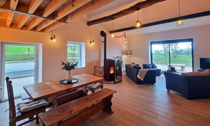 Pouilly-les-Feurs Cottage | 200 m² Cabin ∙ 4 bedrooms ∙ 12 guests